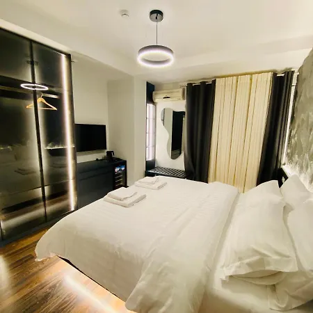 Tirana Central Rooms * 地拉那