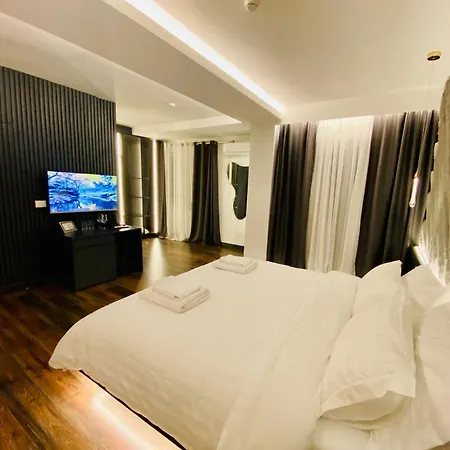 Tirana Central Rooms 地拉那
