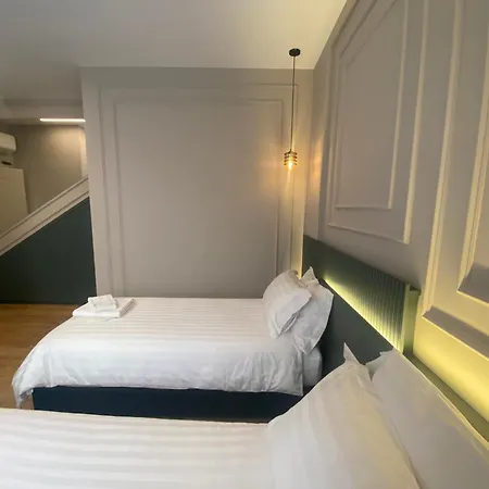 Pensjonat Tirana Central Rooms 3*