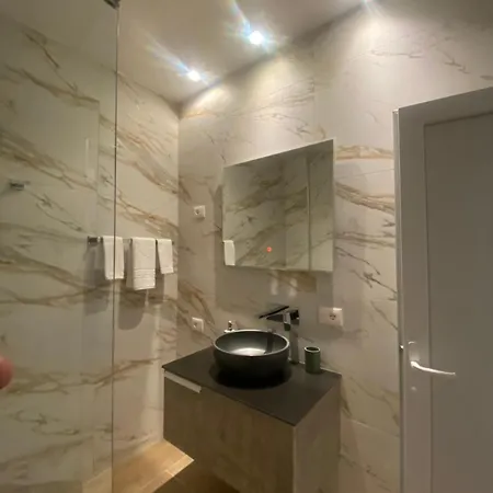 Tirana Central Rooms Pensjonat