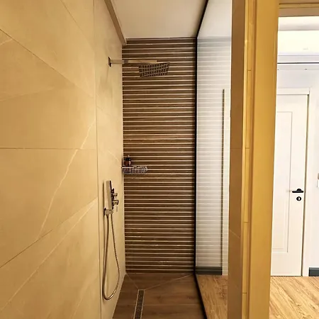 Tirana Central Rooms 招待所 地拉那