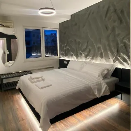 Tirana Central Rooms 3*