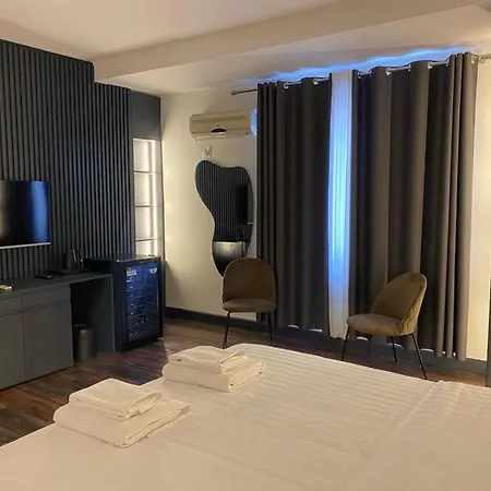 Tirana Central Rooms Pensjonat 3*