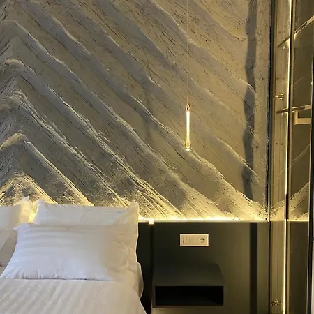 Pensjonat Tirana Central Rooms 3*
