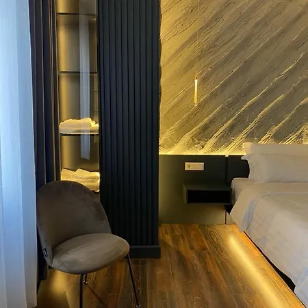 Tirana Central Rooms Pensjonat 3*