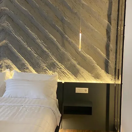Tirana Central Rooms * 地拉那