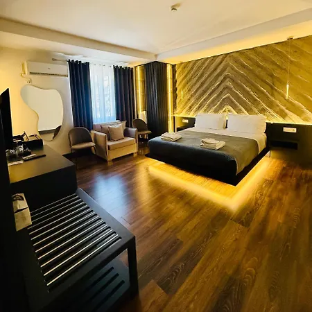 Tirana Central Rooms Pensjonat 3*