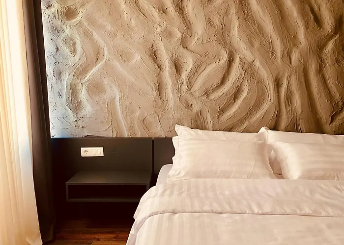 Tirana Central Rooms Penzion 3*
