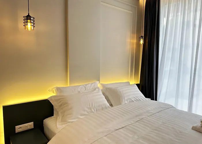 Tirana Central Rooms 3*