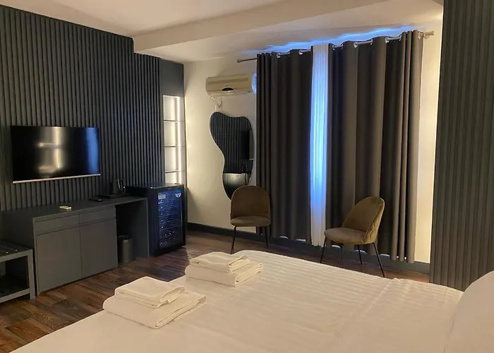 Tirana Central Rooms Penzion 3*