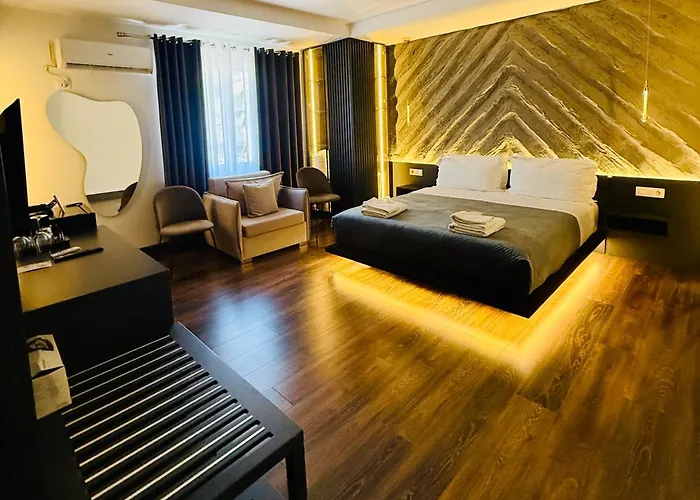 Tirana Central Rooms Penzion 3*