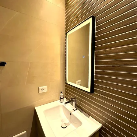Tirana Central Rooms Gasthuis 3*