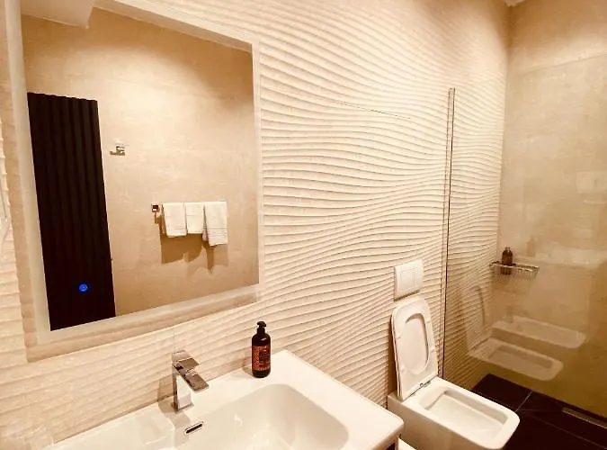 Tirana Central Rooms 3*