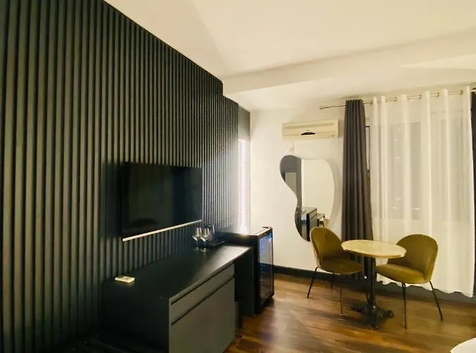 Tirana Central Rooms 3*