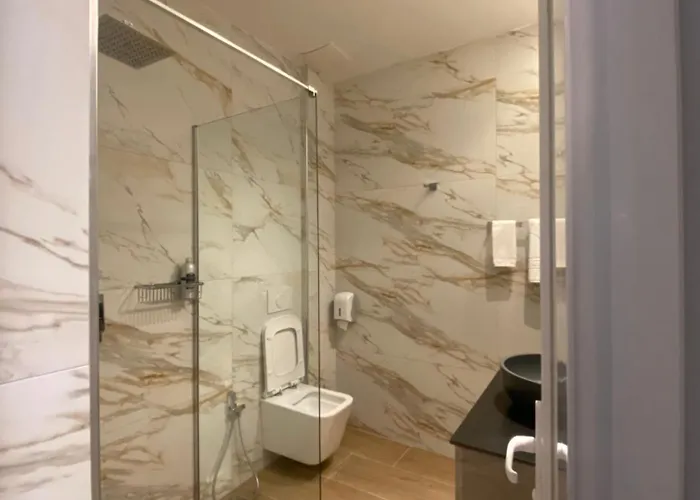 Tirana Central Rooms 3*